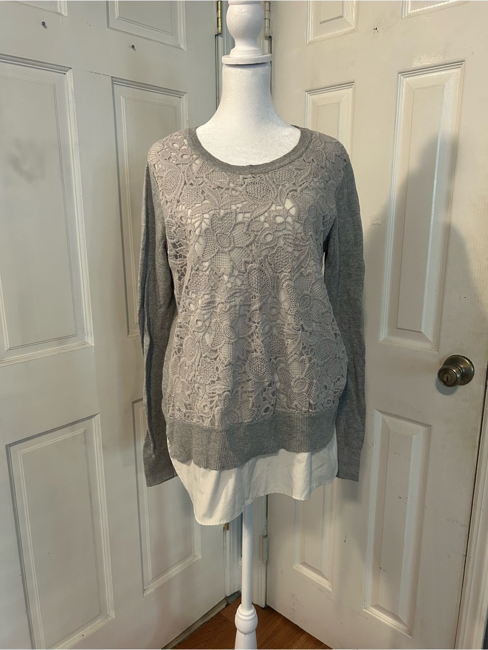 Simply Vera Vera Wang Gray Lace Front Pullover Sweater